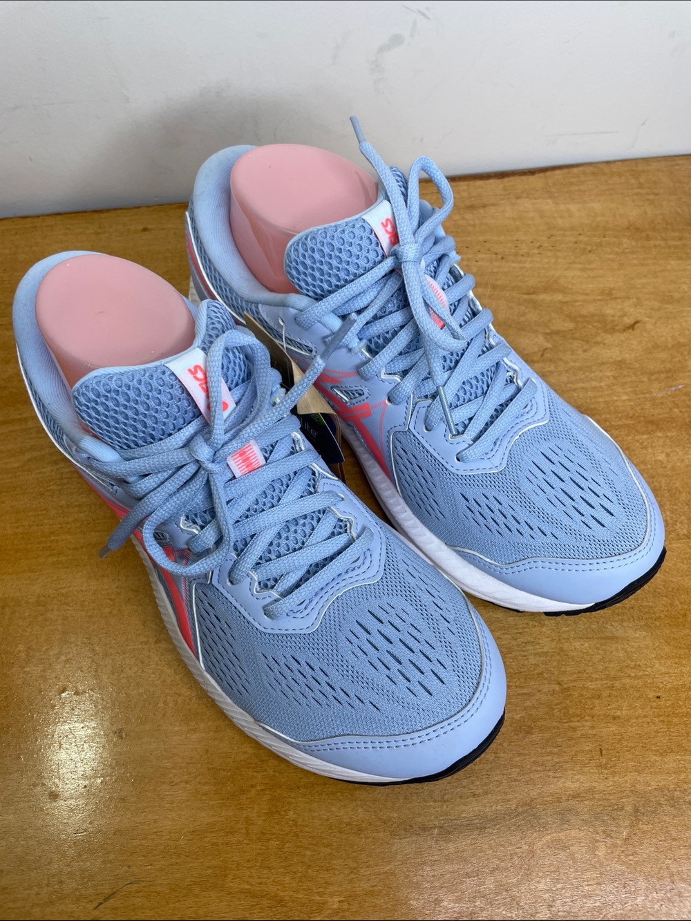 Asics Light Blue and Pink Women's Athletic Running Shoes. Size 9